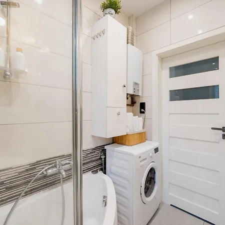 Daisy's Secret Apartment Pless